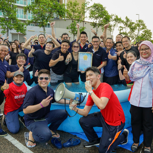 Ice Bath Challenge! Thriving Talents helped Sales People of Alliance Bank to Enter into the Malaysia Book of Records for Largest Ice Bath ever done with 500 pax